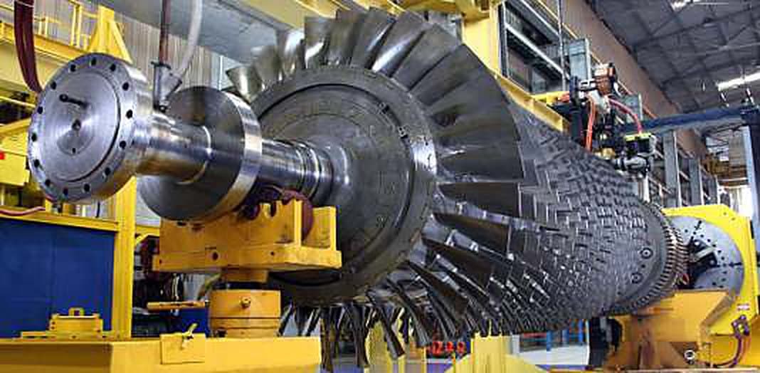 Gas turbine rotor in an assembly hall